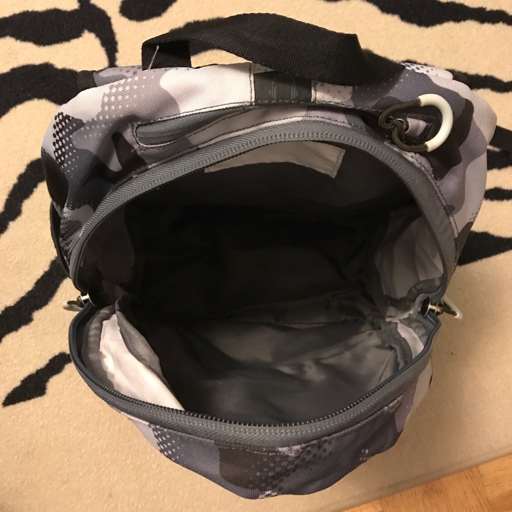 Backpack - Picture 3 of 4